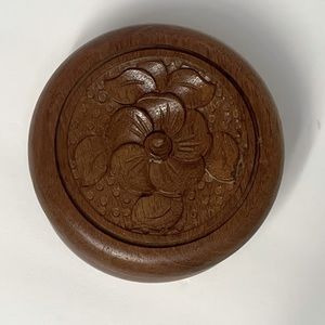 Vintage carved wood coaster round box. 6 coasters.